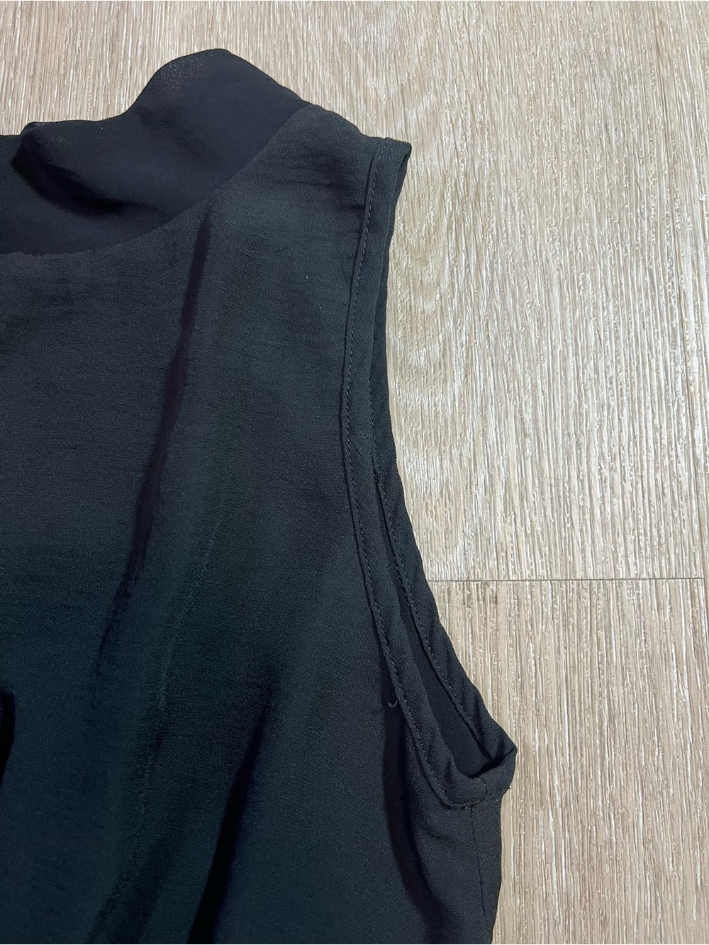 Sleeveless Black Minimalist Peplum Blouse Women's XS with Chic Gathered Waist - Picture 4 of 9